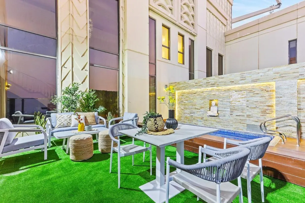 First Class Exceptional Penthouse Living In Jbr Dubai 0*,