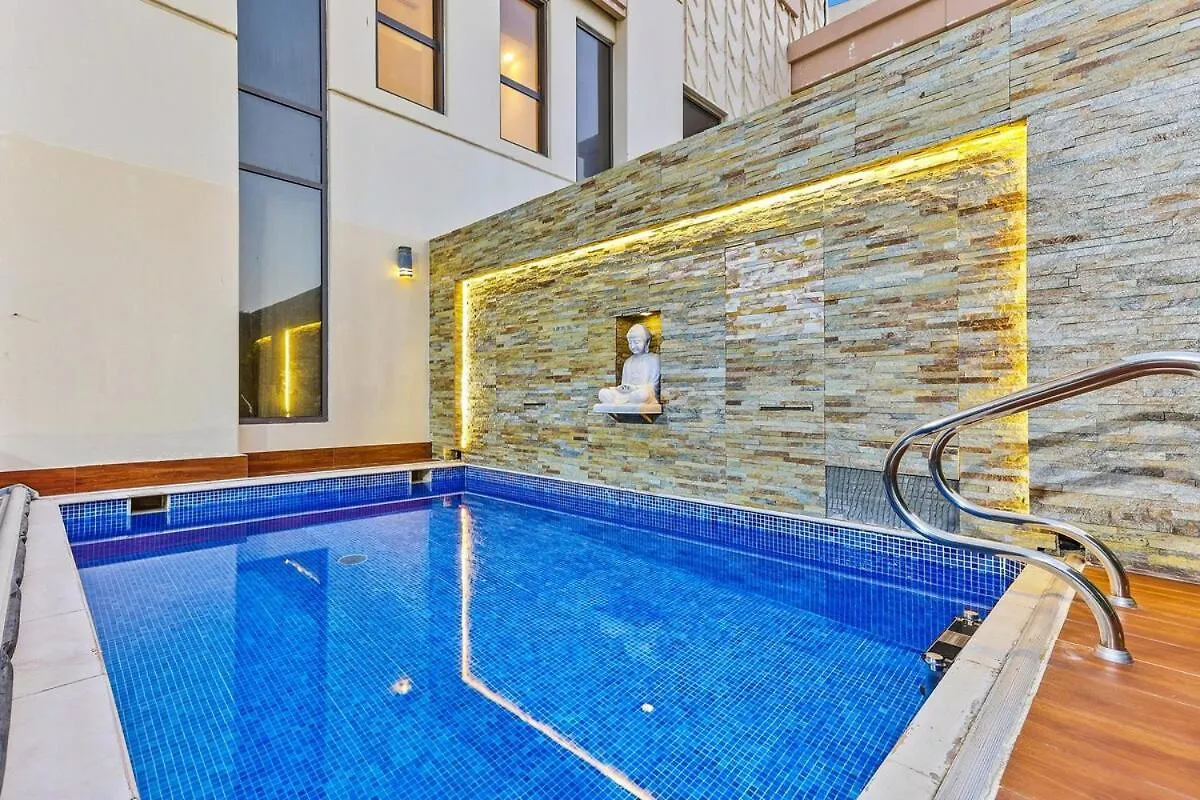 First Class Exceptional Penthouse Living In Jbr Dubai 0*,